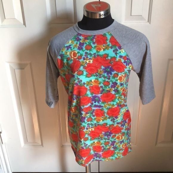 LulaRoe Randy top - Picture 1 of 6